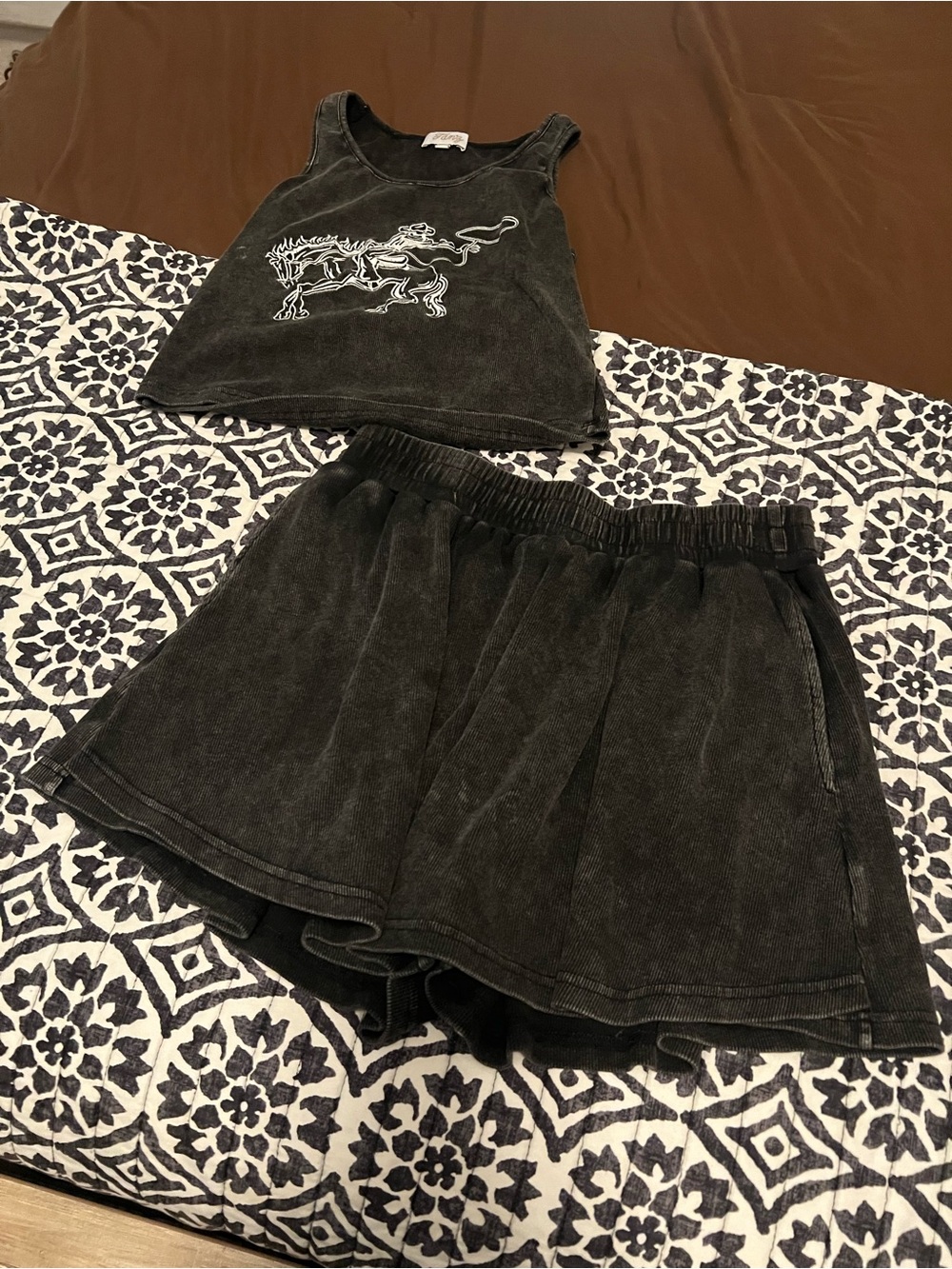 Black Graphic Cropped Tank Top - Brand Unspecified